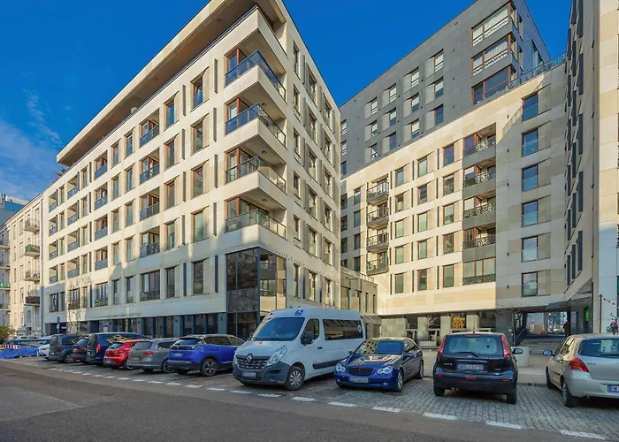 Air Conditioned Studio In Warsaw Close To The River With Parking And Desk By Noclegi Renters
