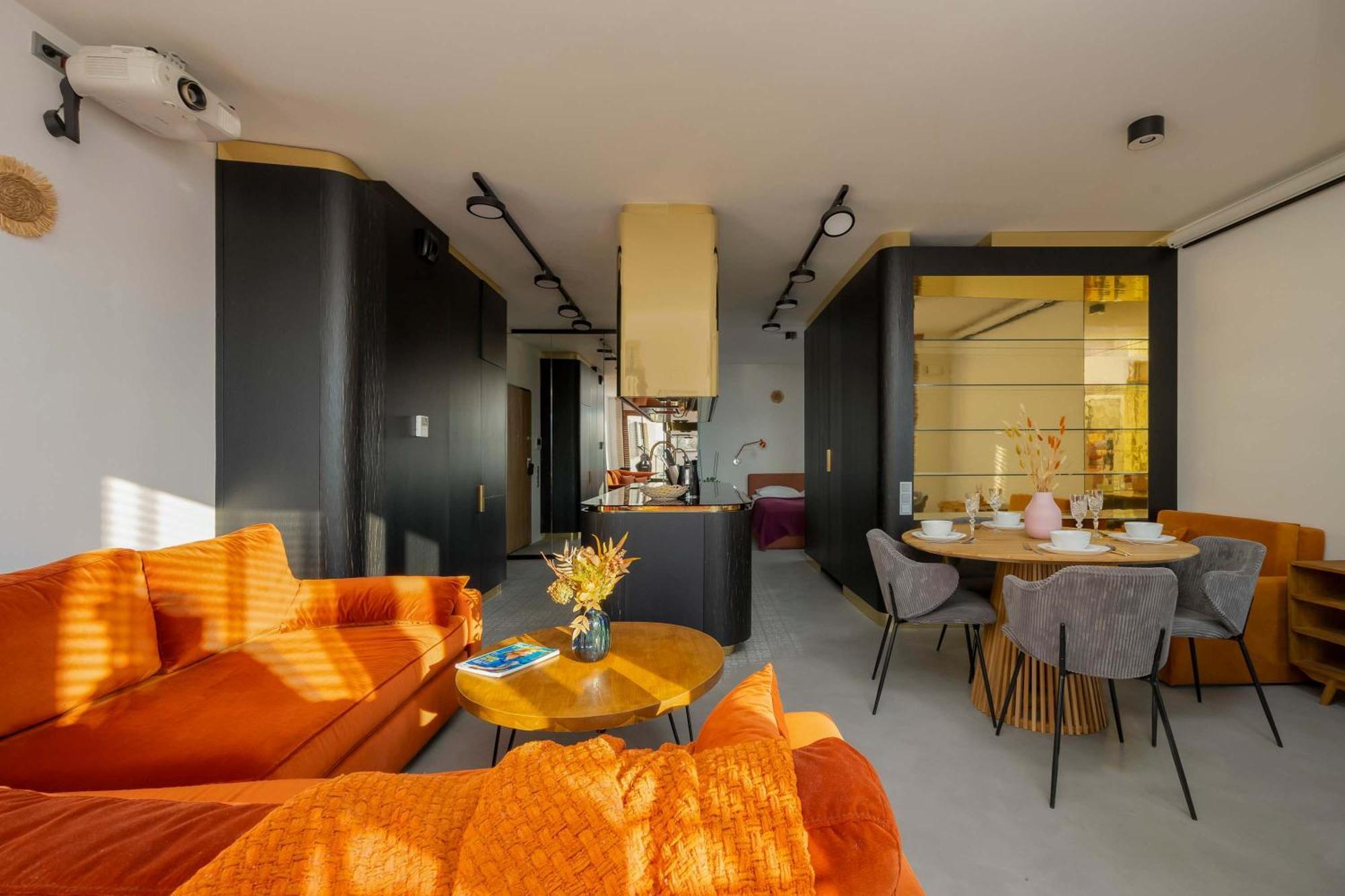 Air Conditioned In Close To The River With Parking And Desk By Renters Varšava