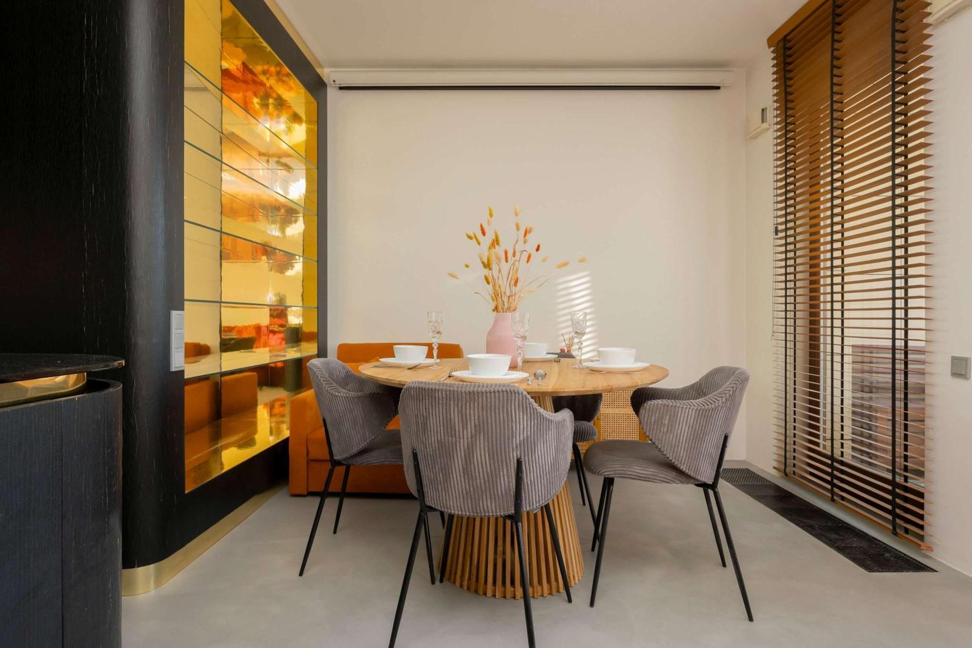 Air Conditioned In Close To The River With Parking And Desk By Renters Apartmán