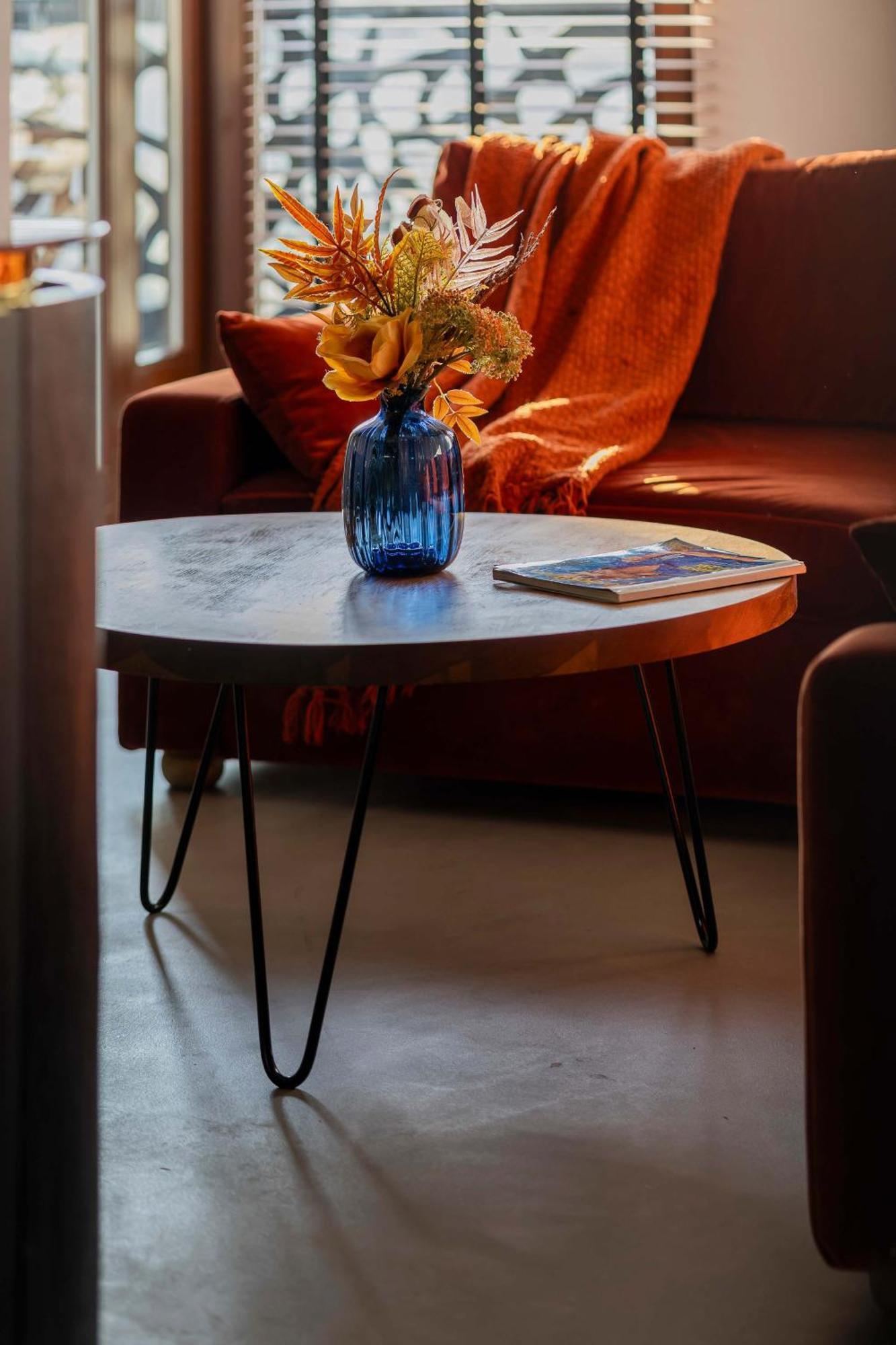 Air Conditioned In Close To The River With Parking And Desk By Renters Apartmán