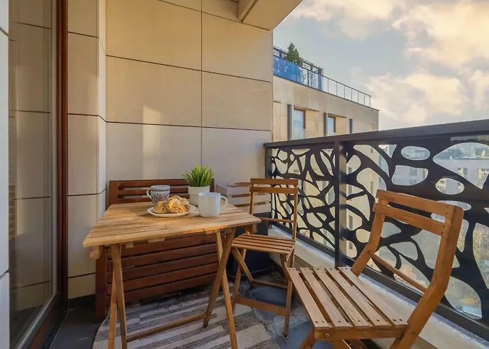 Air Conditioned Studio In Warsaw Close To The River With Parking And Desk By Noclegi Renters