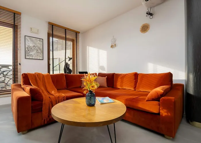Air Conditioned Studio In Warsaw Close To The River With Parking And Desk By Noclegi Renters