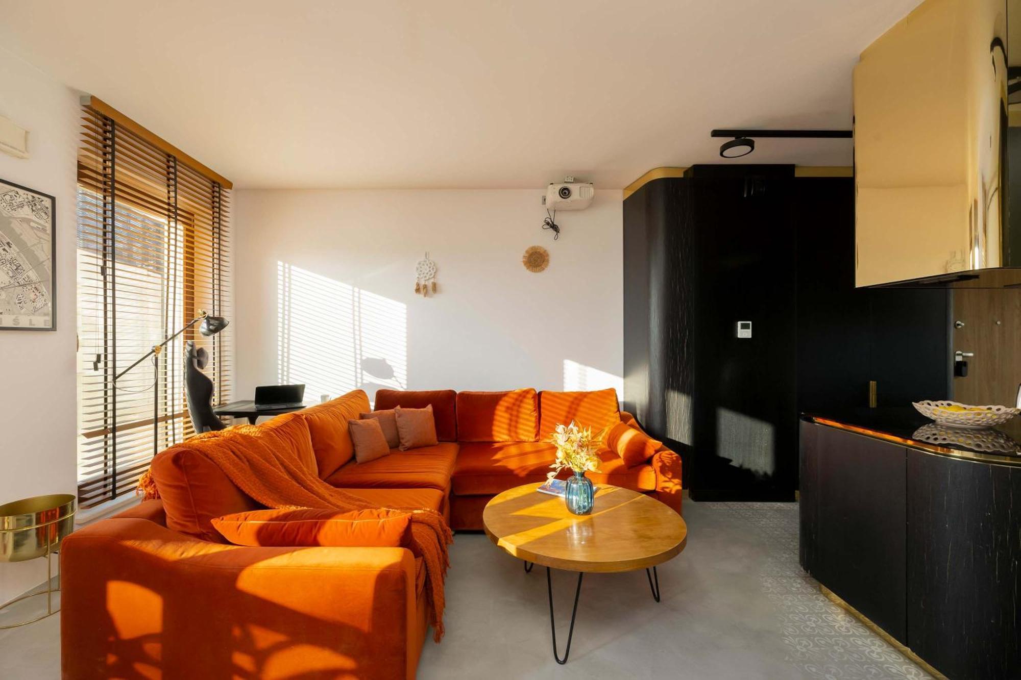 Air Conditioned In Close To The River With Parking And Desk By Renters Apartment *